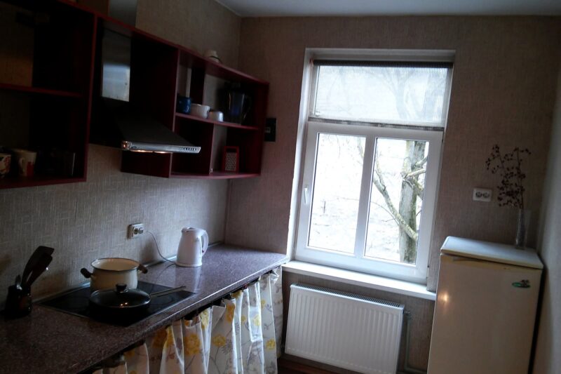 Izīrē mēbelētu 2 istabu dzīvokli Jaunliepājā — foto 12